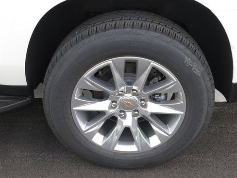 New 2025 Chevrolet Suburban Premier w/ Sun And Tow Package image 12