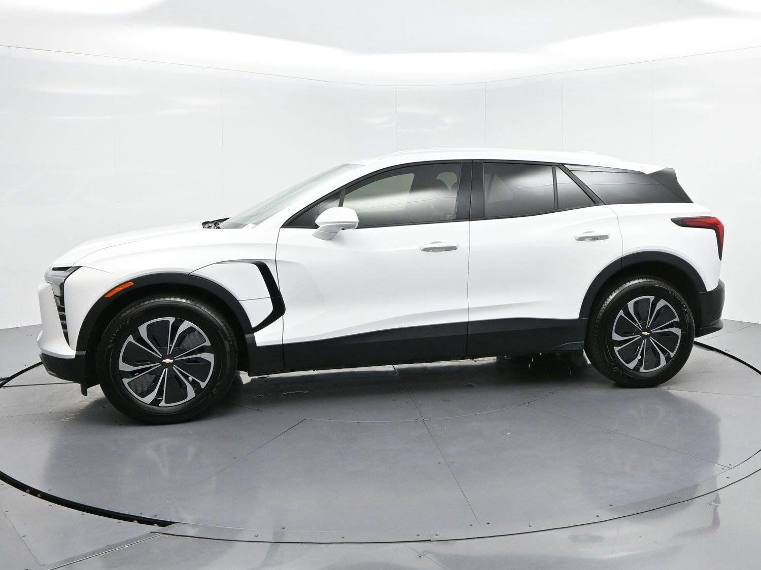Used 2024 Chevrolet Blazer EV LT AWD/4WD image 4