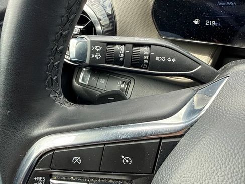 Used 2025 Chevrolet Equinox LT w/ Convenience Package II FWD image 8