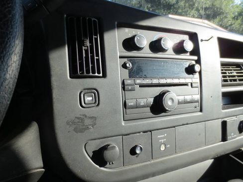 Used 2015 Chevrolet Express 2500 RWD image 13