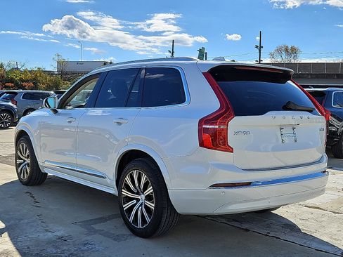 Used 2024 Volvo XC90 B5 Core w/ Climate Package image 4
