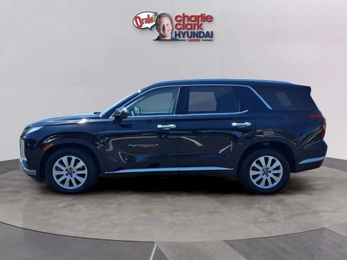 Used 2024 Hyundai Palisade SEL FWD image 2