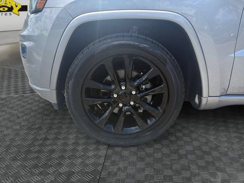 Used 2019 Jeep Grand Cherokee Altitude RWD image 14