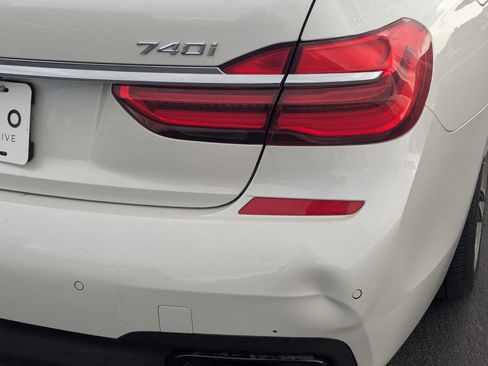 Used 2019 BMW 740i w/ M Sport Package RWD image 5