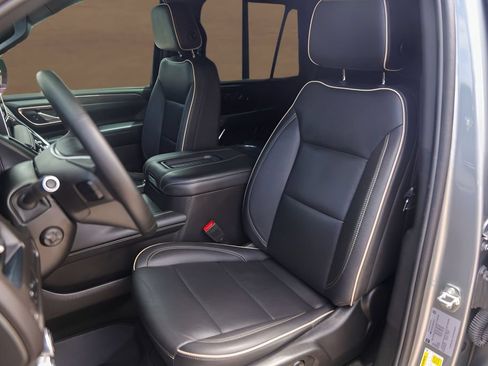 Used 2023 GMC Yukon SLT w/ SLT Luxury Package RWD image 7