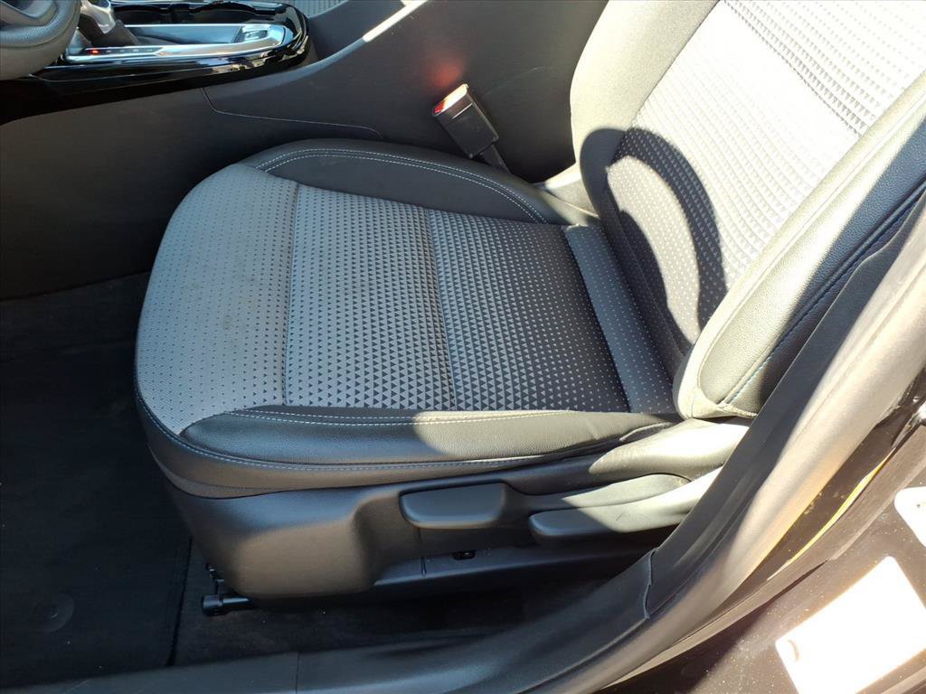 Used 2025 Chevrolet Trax LT FWD image 22