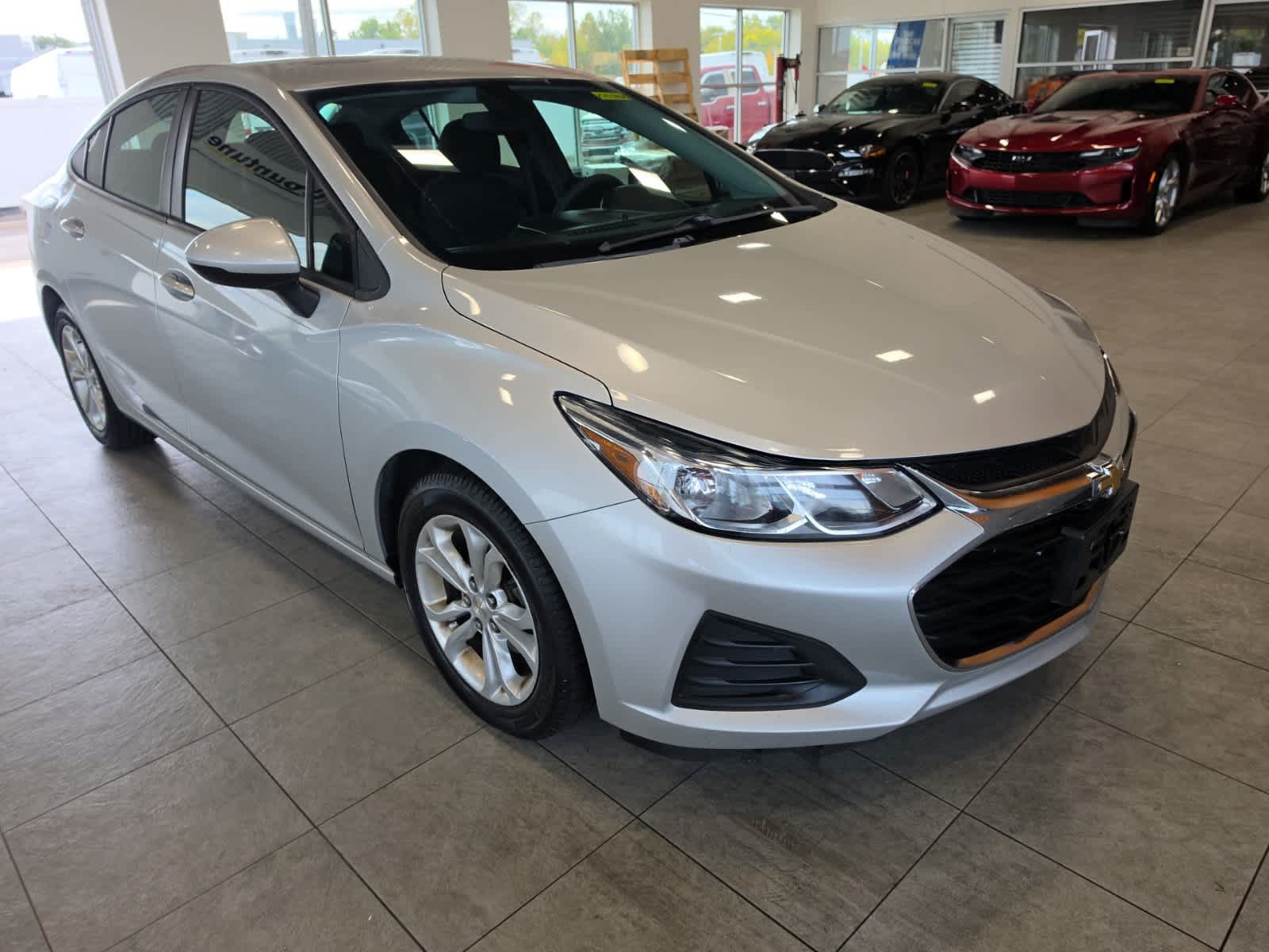Used 2019 Chevrolet Cruze LS w/ LS Convenience Package FWD image 3