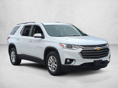 Used 2020 Chevrolet Traverse LT w/ Driver Confidence II Package image 3