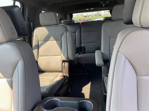 Used 2024 GMC Yukon XL SLT w/ SLT Premium Package AWD/4WD image 27