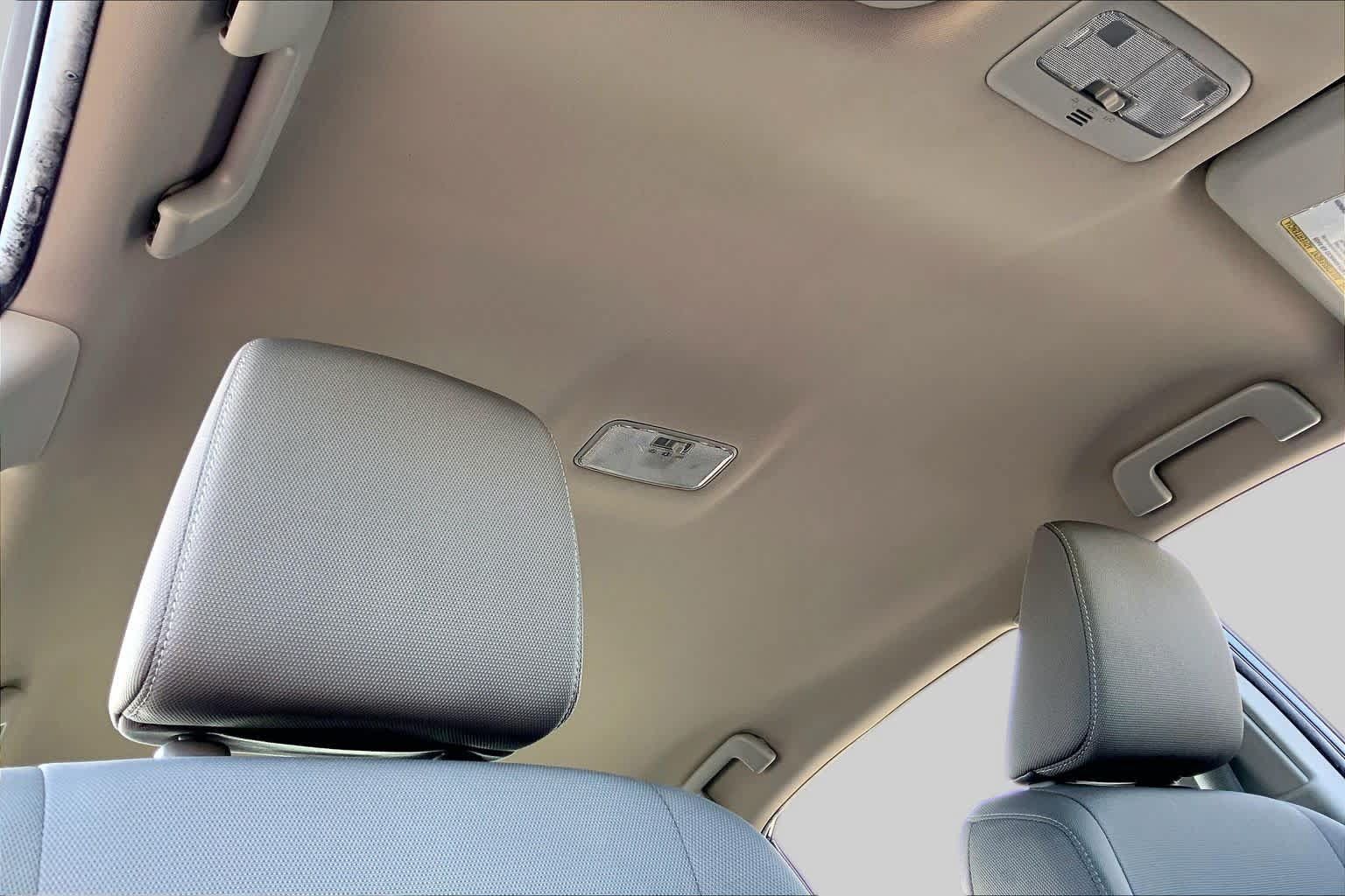 Used 2015 Toyota Corolla LE FWD image 14