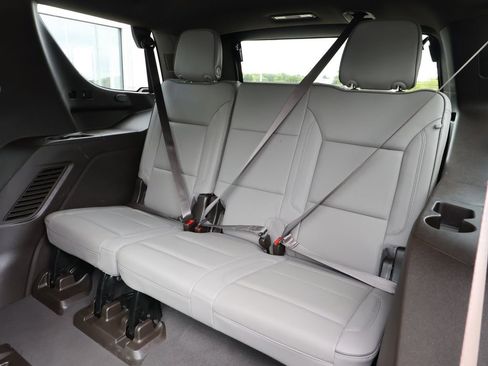 Used 2023 GMC Yukon SLT w/ SLT Premium Package AWD/4WD image 30