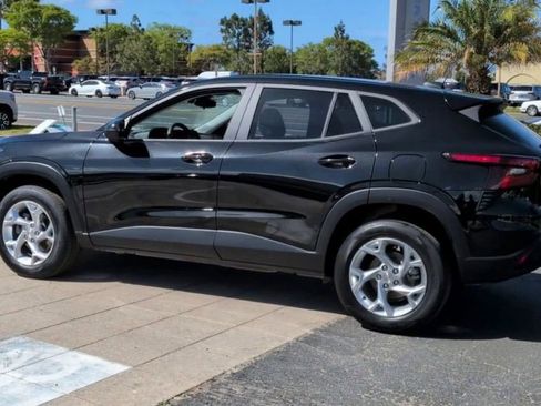 Certified 2024 Chevrolet Trax LS w/ LS Convenience Package FWD image 10