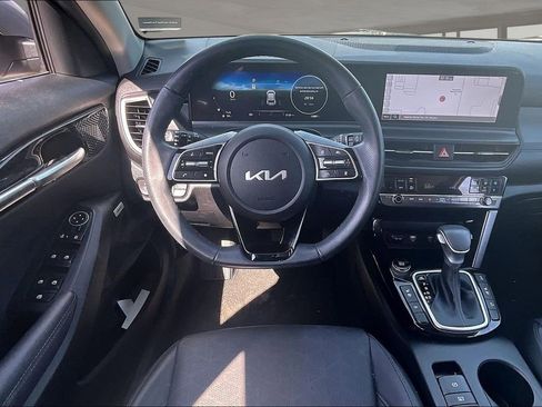 Used 2024 Kia Seltos SX w/ SX Sunroof Package AWD/4WD image 8