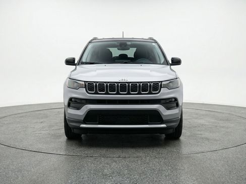 Used 2025 Jeep Compass Limited image 2