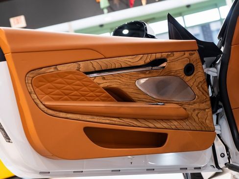 Used 2024 Aston Martin DB12 Convertible image 21