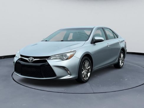 Used 2015 Toyota Camry SE FWD image 3