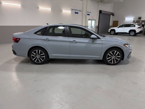 New 2026 Volkswagen Jetta SE FWD image 10