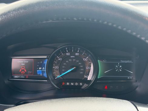 Used 2019 Ford Explorer XLT w/ Equipment Group 202A AWD/4WD image 19