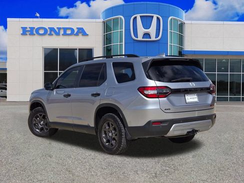 Used 2025 Honda Pilot TrailSport image 5