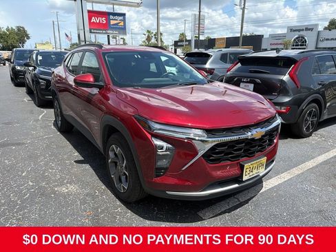 Used 2025 Chevrolet Trax LT w/ LT Convenience Package FWD image 2