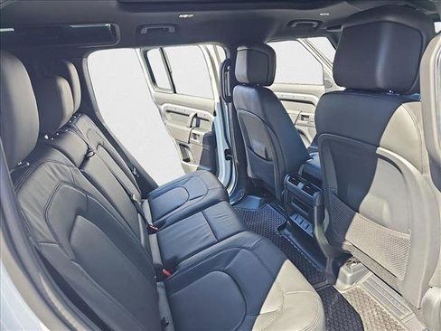 New 2025 Land Rover Defender 110 X-Dynamic SE image 11