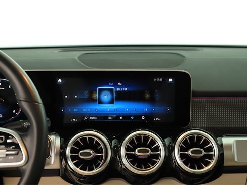 Used 2021 Mercedes-Benz GLB 250 image 19