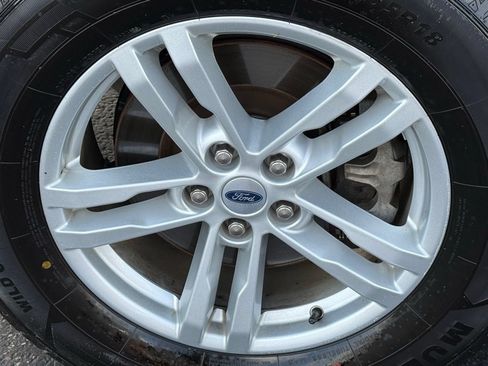 Used 2023 Ford Explorer XLT w/ Equipment Group 202A AWD/4WD image 11