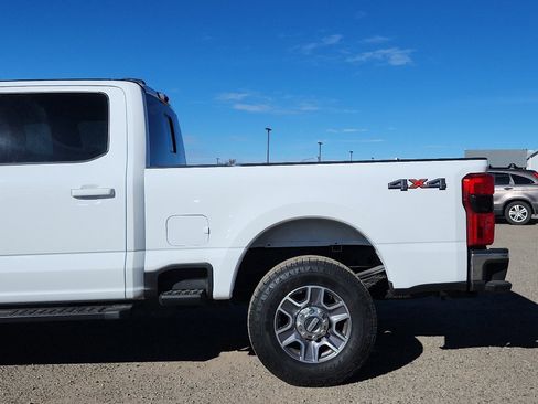 Used 2024 Ford F250 Lariat image 9