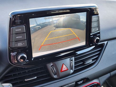 Used 2018 Hyundai Elantra GT Sport image 12