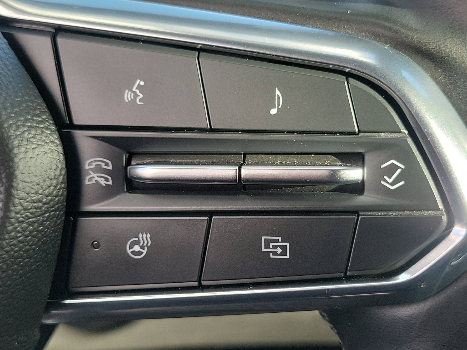 Used 2025 Chevrolet Equinox LT w/ Convenience Package II FWD image 9