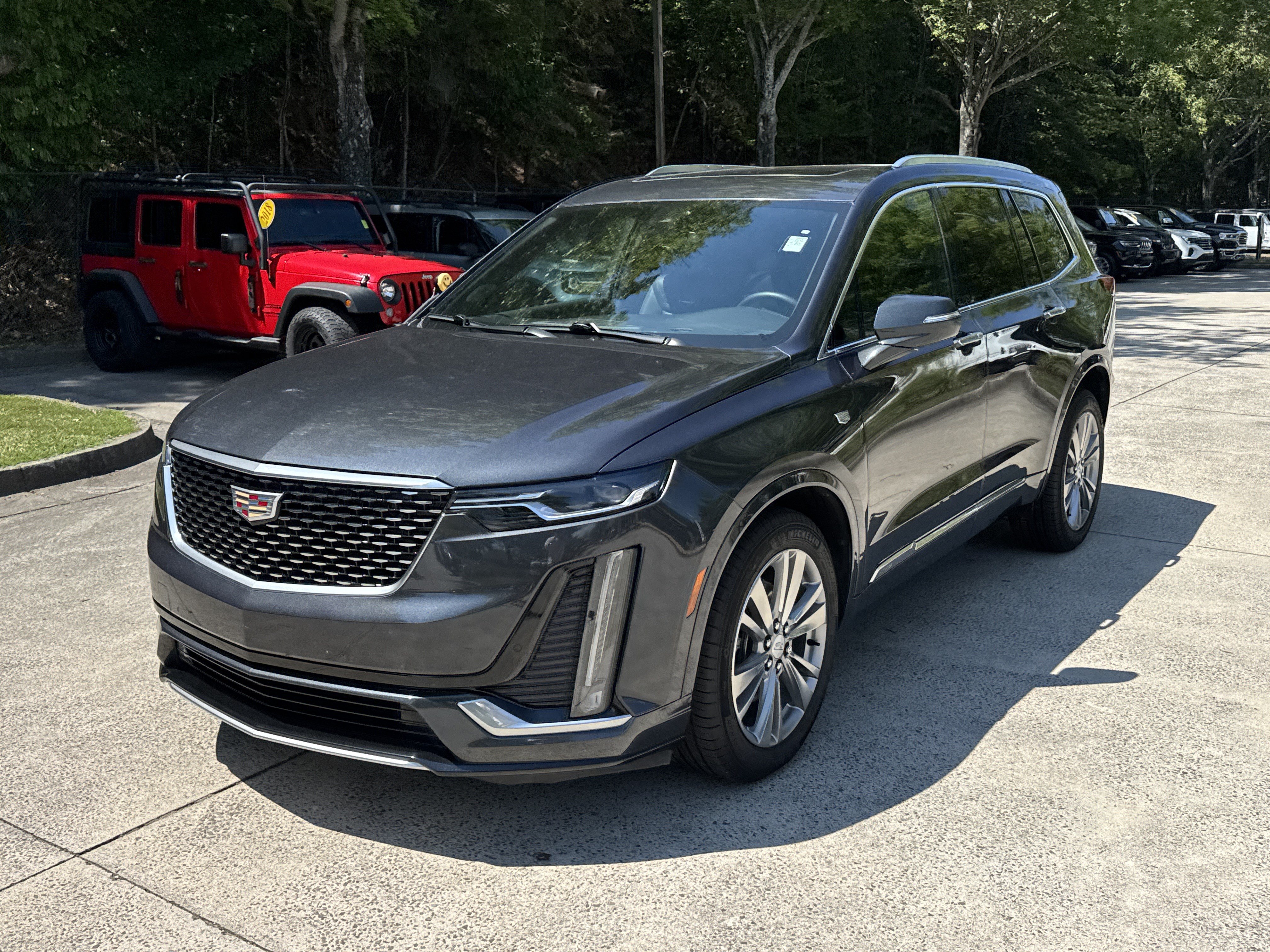 Used 2023 Cadillac XT6 Premium Luxury FWD image 3