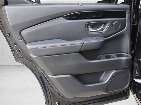 Used 2025 Honda Pilot TrailSport image 23