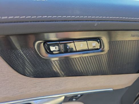 Certified 2025 Volvo XC90 B6 Plus image 22