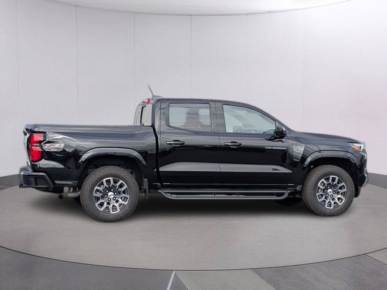 Used 2026 Chevrolet Colorado Z71 w/ Technology Package AWD/4WD image 7