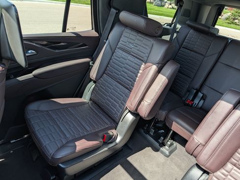Certified 2023 Cadillac Escalade Premium Luxury Platinum AWD/4WD image 14
