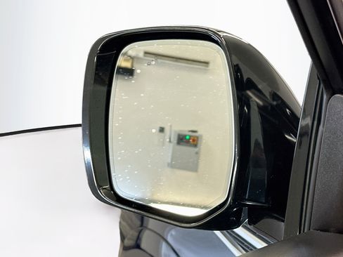 Used 2023 Nissan Armada SL AWD/4WD image 16