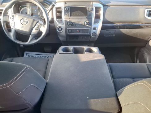 Used 2019 Nissan Titan SV RWD image 16
