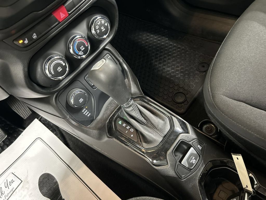 Used 2017 Jeep Renegade Altitude AWD/4WD image 17