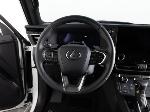 Used 2025 Lexus GX 550 w/ Cold Area Package AWD/4WD image 33
