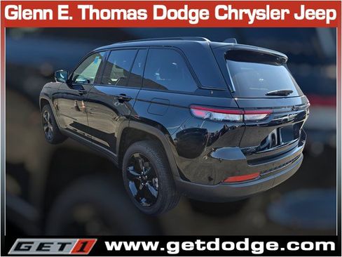 Certified 2025 Jeep Grand Cherokee Altitude AWD/4WD image 9