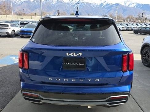 Certified 2022 Kia Sorento SX image 5