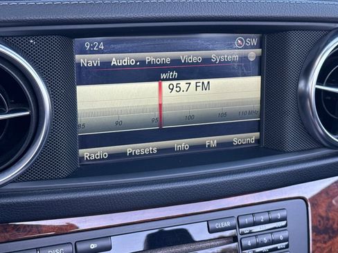Used 2014 Mercedes-Benz SL 550 image 17