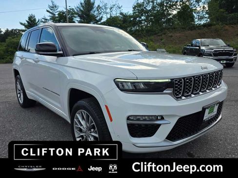 Used 2023 Jeep Grand Cherokee Summit AWD/4WD image 3
