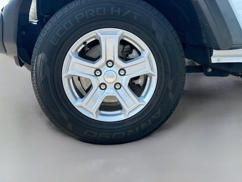 Used 2021 Jeep Wrangler Unlimited Sport AWD/4WD image 32
