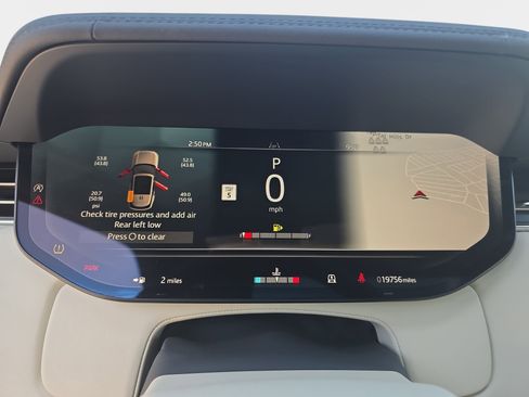 Used 2025 Land Rover Range Rover Long Wheelbase SE image 21