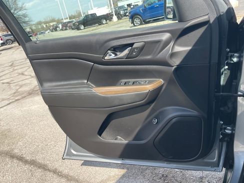 Certified 2023 GMC Acadia SLE w/ Driver Convenience Package FWD image 35
