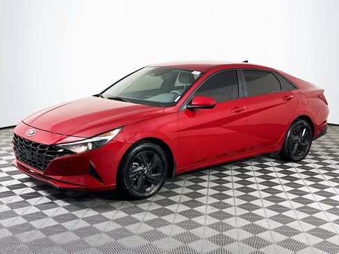 Used 2023 Hyundai Elantra Blue image 4