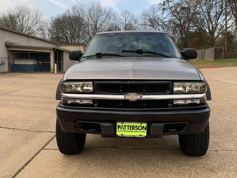 Used 2001 Chevrolet S10 Pickup 4x4 Extended Cab w/ Preferred Equipment Group image 3