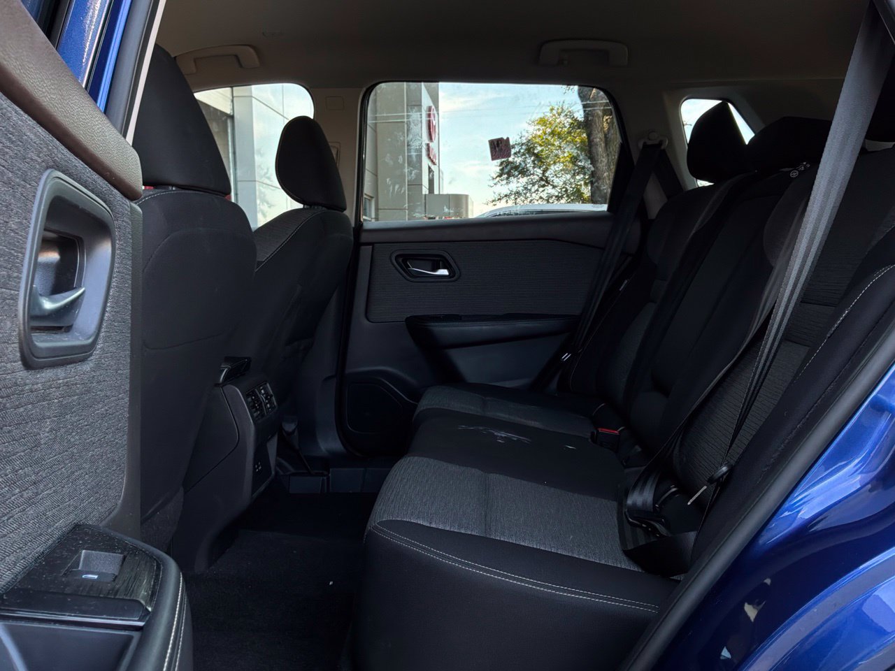Used 2023 Nissan Rogue SV FWD image 12