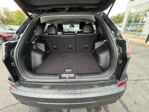 Used 2023 Jeep Cherokee Altitude Lux image 16